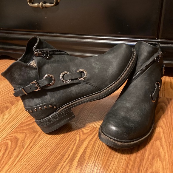 Muk Luks Rayna style boots